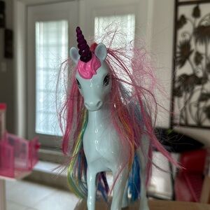 Barbie unicorn